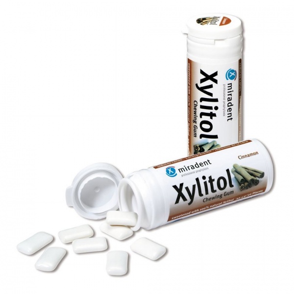 Miradent Xylitol kramtomoji guma HAGER&WERKEN, cinamono skonio, 30 vnt (1)